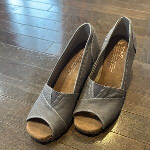 TOMS Women's Peep-Toe Wedge